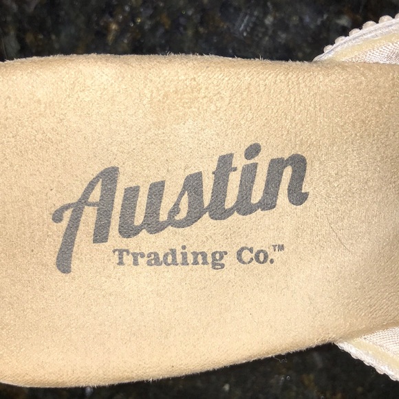 Austin flip flops size 9 - Picture 3 of 4